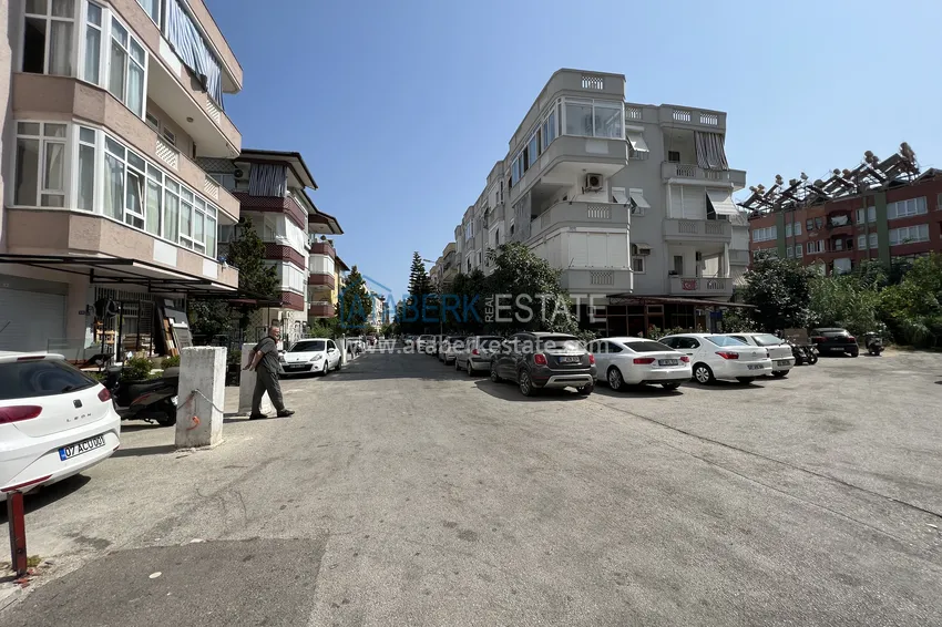 Apartament 2+1 w centrum Alanyi znajduje się zaledwie 300 metrów od morza. Nieruchomość nadaje się do obywatelstwa 5 