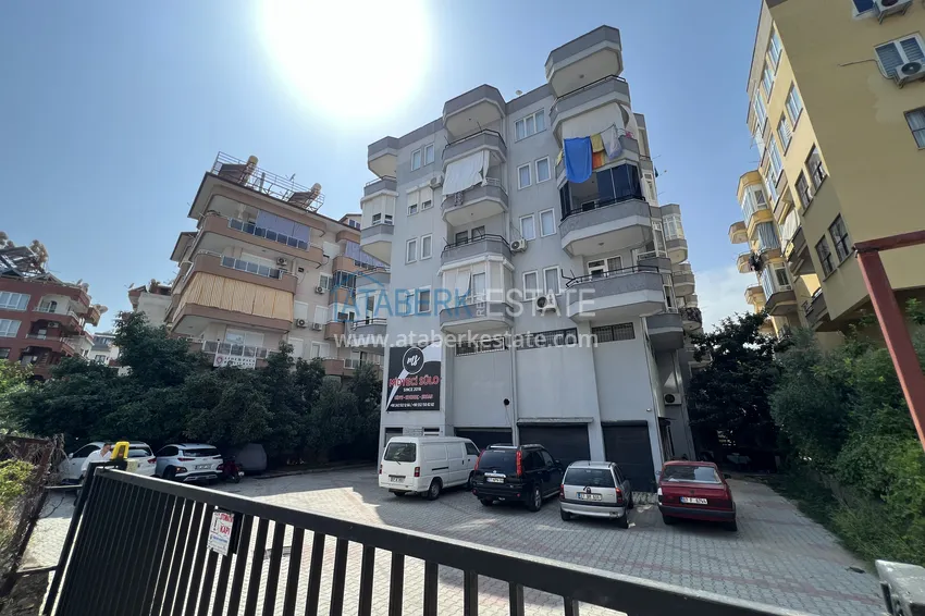 Apartament 2+1 w centrum Alanyi znajduje się zaledwie 300 metrów od morza. Nieruchomość nadaje się do obywatelstwa 6 