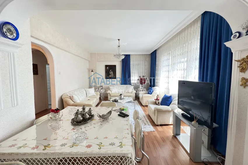 Kupuj  Apartament 2+1 w centrum Alanyi znajduje się zaledwie 300 metrów od morza. Nieruchomość nadaje się do obywatelstwa 6 
