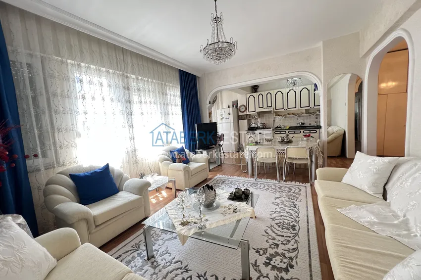 Kupuj  Apartament 2+1 w centrum Alanyi znajduje się zaledwie 300 metrów od morza. Nieruchomość nadaje się do obywatelstwa 7 