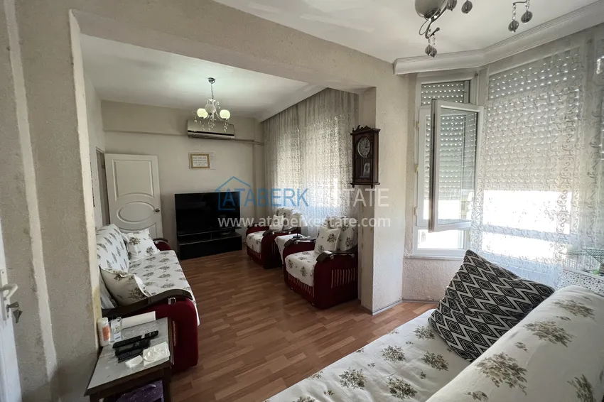 Kupuj  Apartament 2+1 w centrum Alanyi znajduje się zaledwie 300 metrów od morza. Nieruchomość nadaje się do obywatelstwa 9 