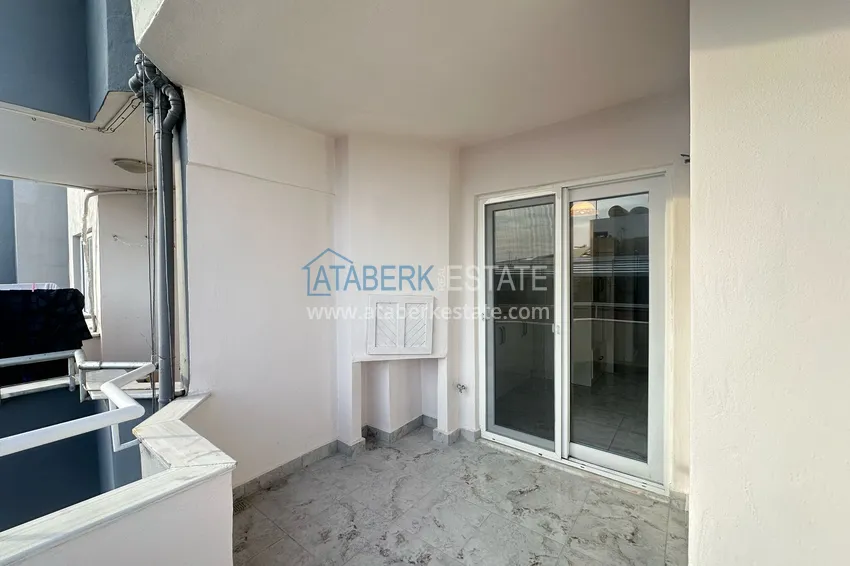 Kupuj  Apartament 2+1 po remoncie kosmetycznym w kompleksie miejskim przy głównej ulicy Oba 9 