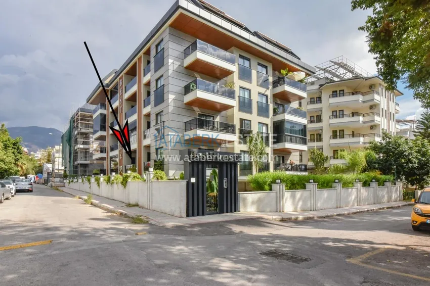 Krótkoterminowy wynajem mieszkania 2+1 w przytulnym kompleksie - centrum Alanyi, obok plaży Kleopatry 1 