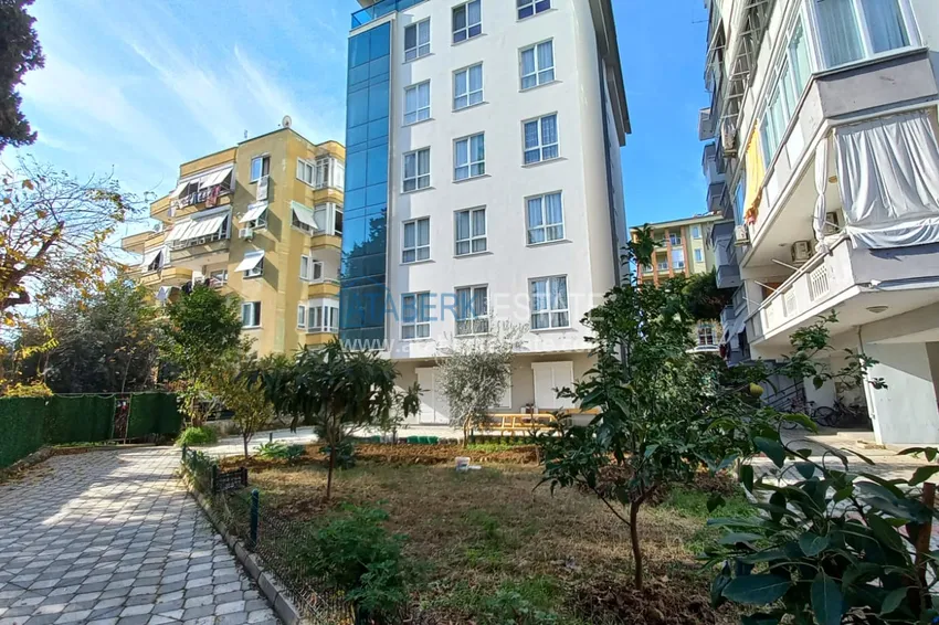 Trzypokojowy apartament miejski z meblami i oddzielną kuchnią w centrum Alanyi  1 
