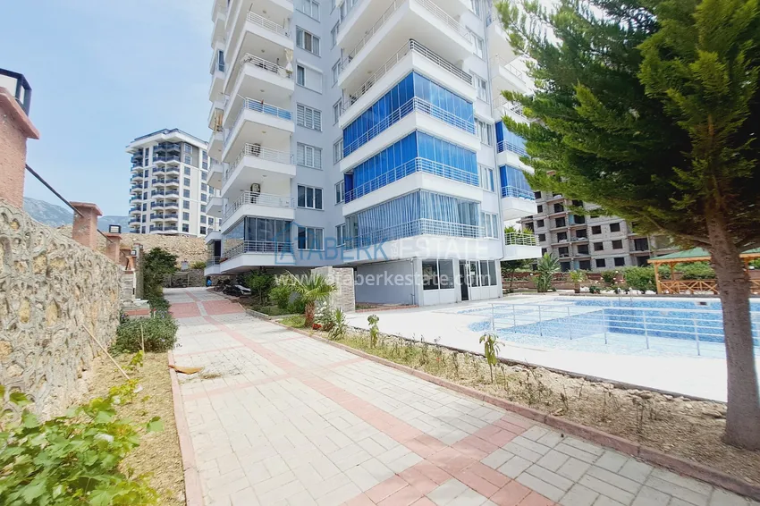 Mieszkanie 2+1 od właściciela — meble, remont, przeszklone balkony, dzielnica Mahmutlar 5 