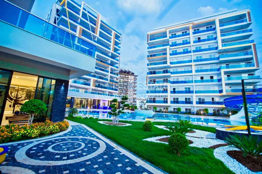 Mieszkanie do wynajęcia w Alanyi, obszar Tosmur - umeblowane, przestronny taras, luksusowy kompleks, 250m plaża 1 