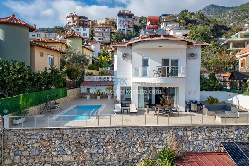 3+1 panoramiczna prywatna willa z meblami i basenem w Tepe, Alanya - odpowiednia na zezwolenie na pobyt 4 
