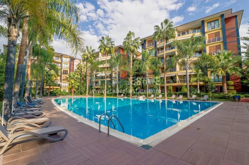 Linear 3+1 apartament w luksusowym kompleksie przy plaży — Centrum Alanya 1 