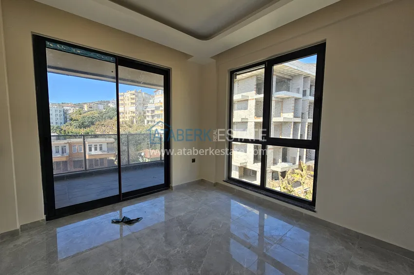 Kupuj  Panoramiczny dwupoziomowy penthouse w kompleksie butikowym - centrum Alanyi, plaża Kleopatra 11 