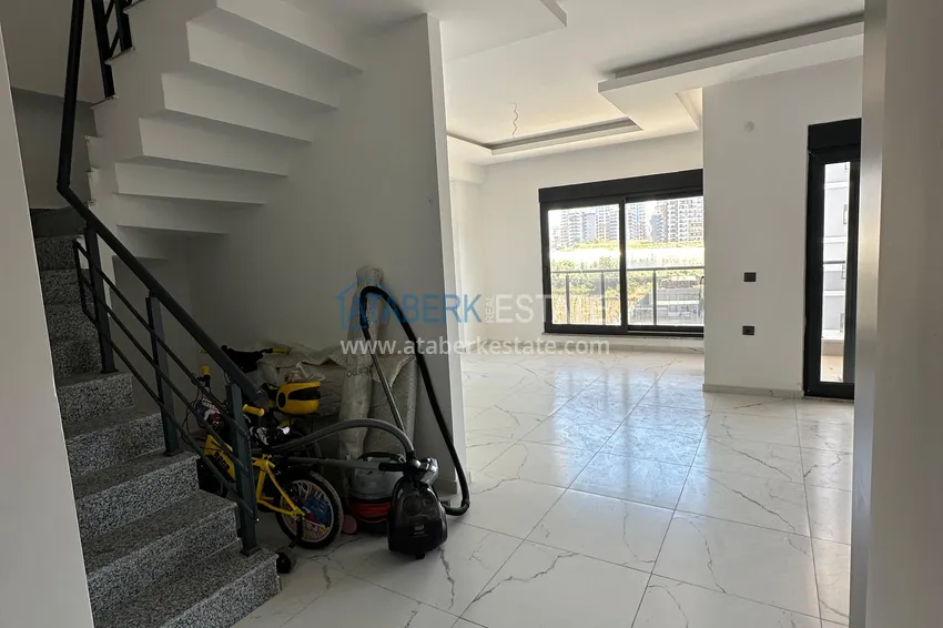 Kupuj  Dwupoziomowy penthouse z doskonałym wykończeniem — nowe budynki w Alanyi, dzielnica Mahmutlar 2 
