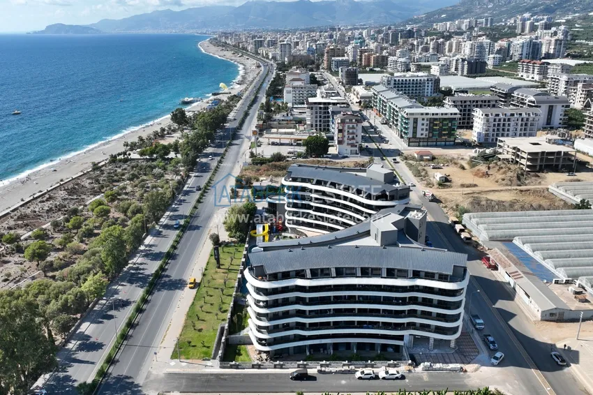 Apartament 1+1 z nowymi meblami — pierwsza linia brzegowa, Kargicak 2 