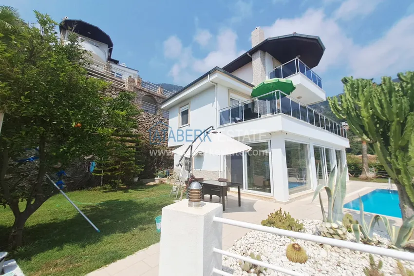 Trzypiętrowa prywatna willa z meblami od właściciela - Alanya, dzielnica Bektash. Nadaje się do zezwolenia na pobyt 5 