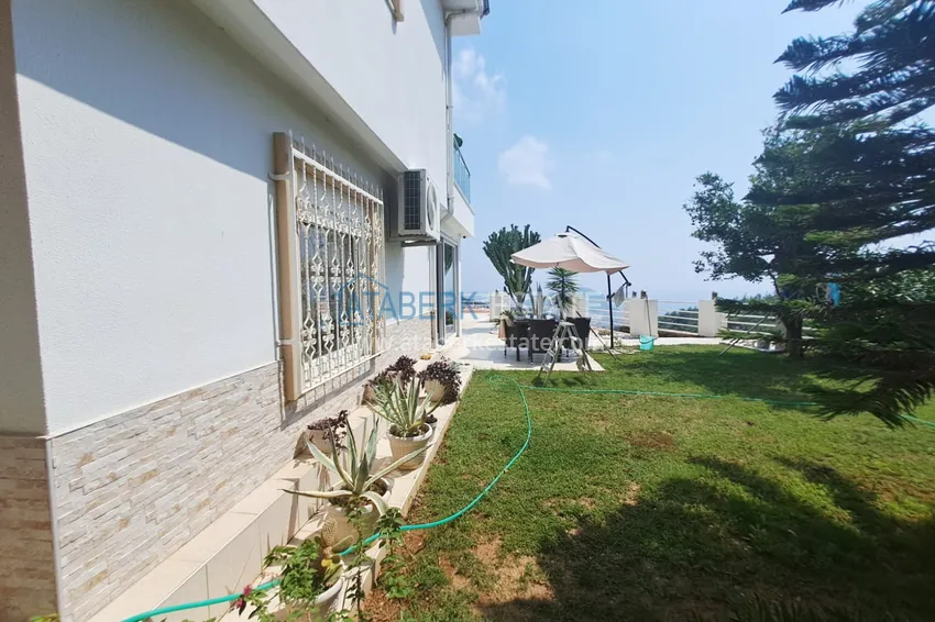 Trzypiętrowa prywatna willa z meblami od właściciela - Alanya, dzielnica Bektash. Nadaje się do zezwolenia na pobyt 6 