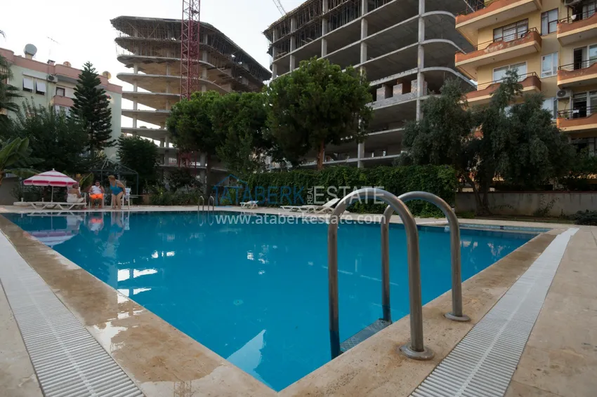 Gotowe mieszkanie w centrum Alanyi, na zezwolenie na pobyt — apartament z jedną sypialnią z meblami i widokiem na góry 3 