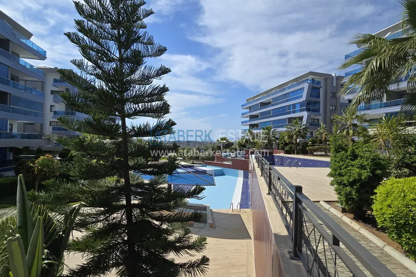 Penthouse 3+1 z prywatnym basenem na tarasie w Kargicak - klasa premium i panoramiczne widoki 9 