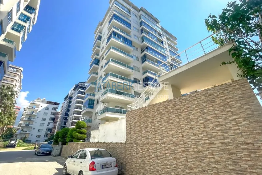 Dwupoziomowy penthouse 2+1 z meblami i widokiem na morze w centrum Mahmutlar 3 