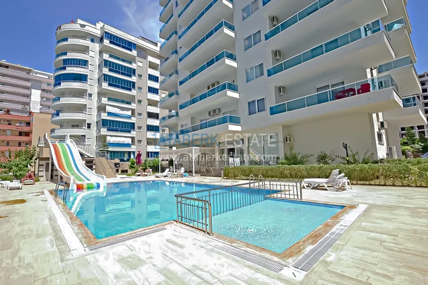 Dwupoziomowy penthouse 2+1 z meblami i widokiem na morze w centrum Mahmutlar 4 