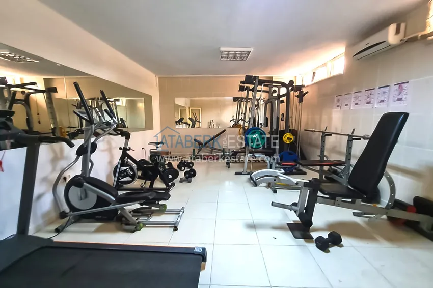 Dwupoziomowy penthouse 2+1 z meblami i widokiem na morze w centrum Mahmutlar 9 