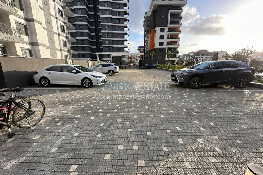 Apartament 2+1 z meblami, przeszklonym balkonem i widokiem na morze w centrum Mahmutlar, Alanya 11 