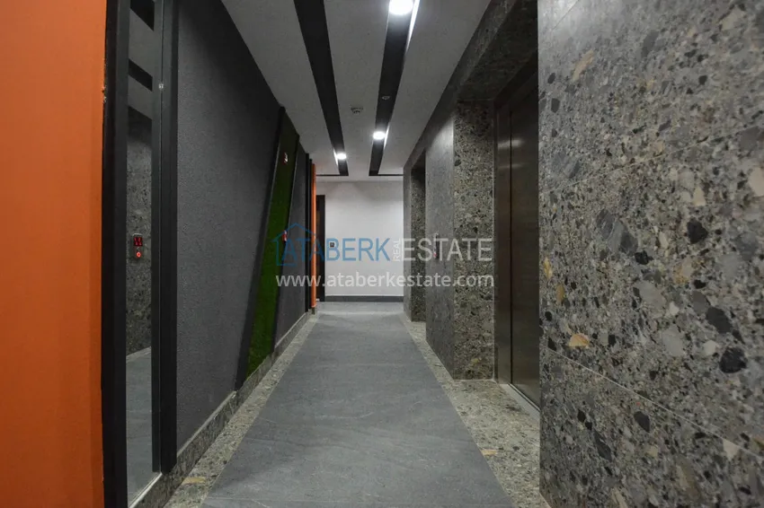 Apartament 2+1 z meblami, przeszklonym balkonem i widokiem na morze w centrum Mahmutlar, Alanya 18 