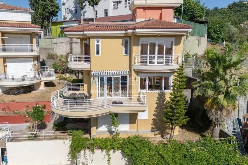 Willa 4+1 w Kargicak, Alanya — trzypiętrowa umeblowana w kompleksie domkowym 1 