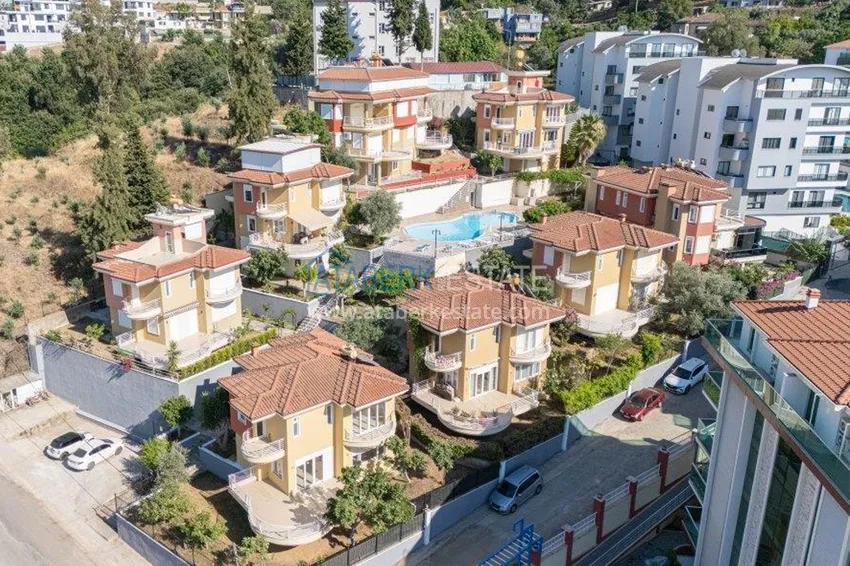 Willa 4+1 w Kargicak, Alanya — trzypiętrowa umeblowana w kompleksie domkowym 2 