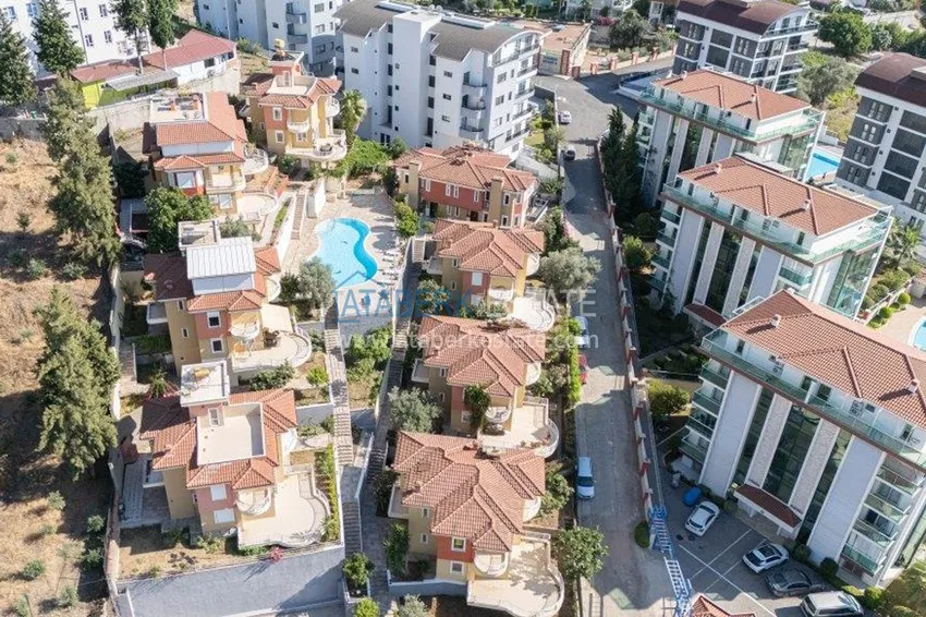 Willa 4+1 w Kargicak, Alanya — trzypiętrowa umeblowana w kompleksie domkowym 3 