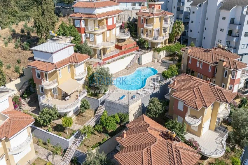 Willa 4+1 w Kargicak, Alanya — trzypiętrowa umeblowana w kompleksie domkowym 5 