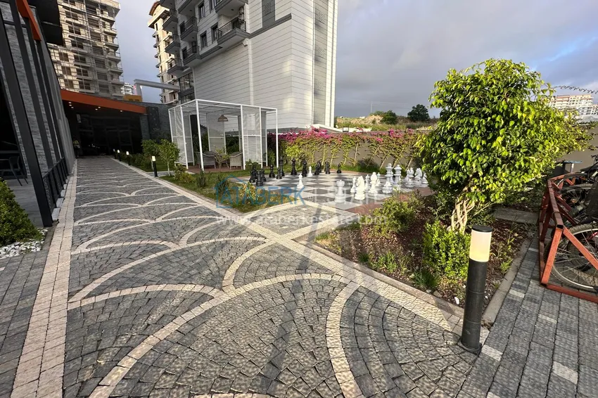 Apartament 2+1 z meblami, przeszklonym balkonem i widokiem na morze w centrum Mahmutlar, Alanya 6 
