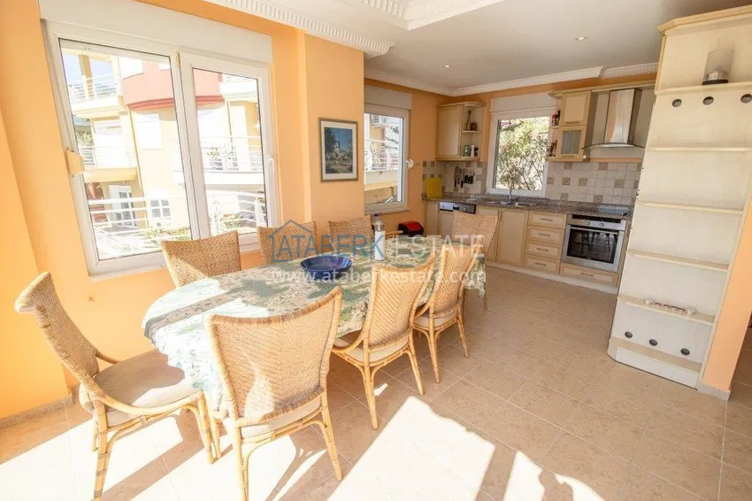 Kupuj  Willa 4+1 w Kargicak, Alanya — trzypiętrowa umeblowana w kompleksie domkowym 7 