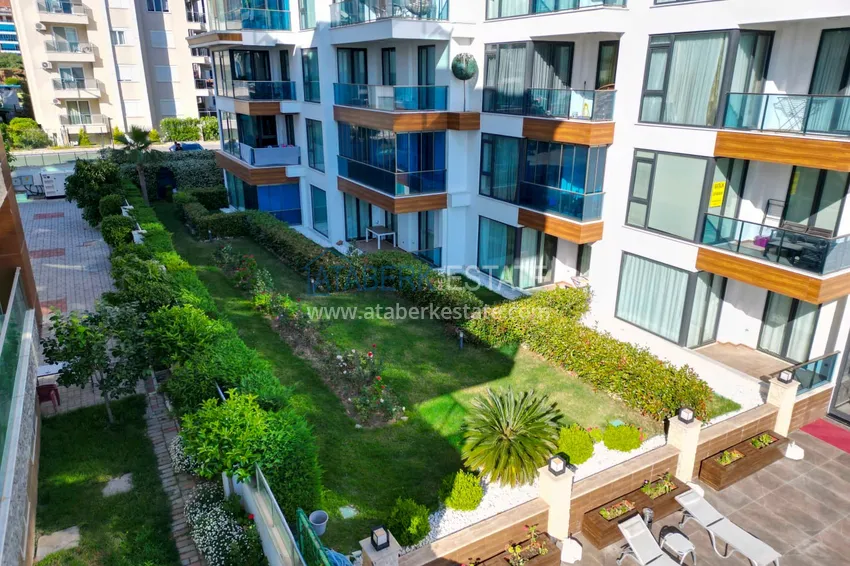 Kupuj  Apartament 1+1 z prywatnym ogrodem w elitarnym kompleksie przy plaży — Alanya, dzielnica Kestel 1 