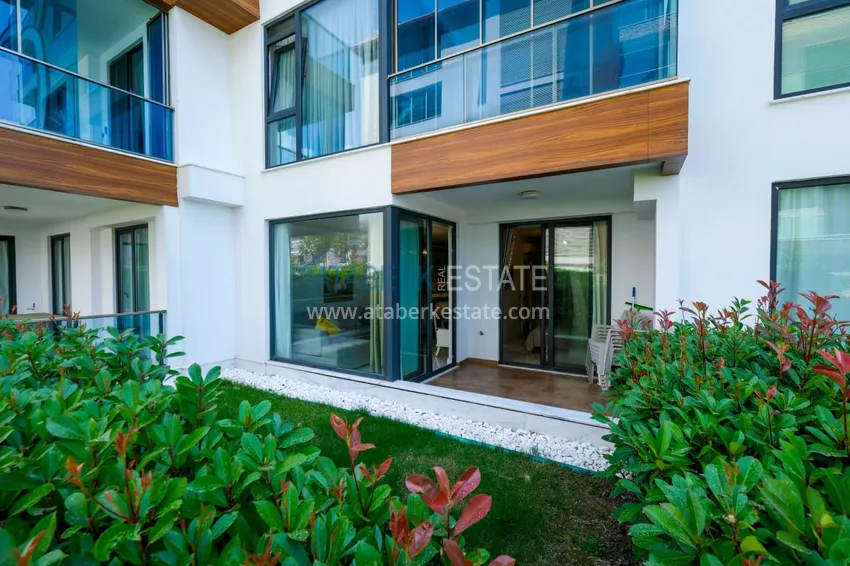 Kupuj  Apartament 1+1 z prywatnym ogrodem w elitarnym kompleksie przy plaży — Alanya, dzielnica Kestel 2 