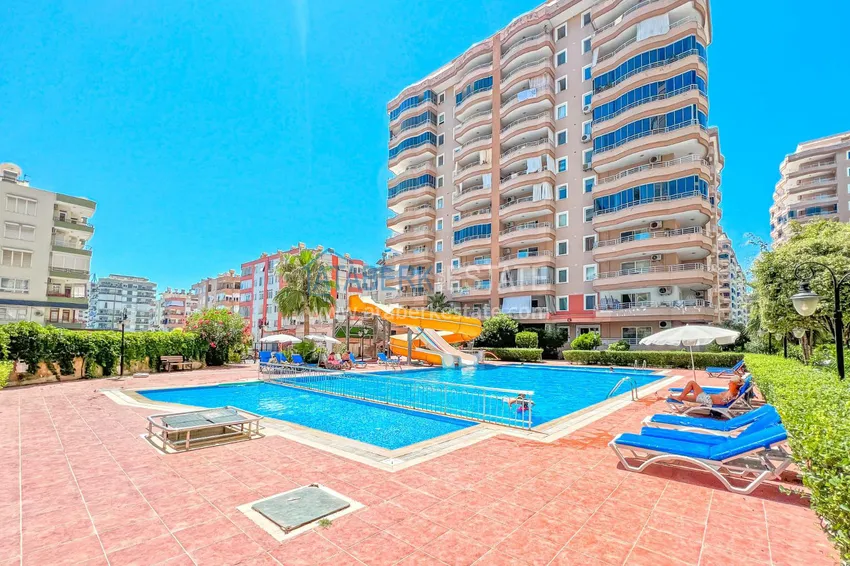 Apartament 2+1 w Alanya, dzielnica Mahmutlar — z meblami, przeszklonymi balkonami w pobliżu Yekta Mall 1 