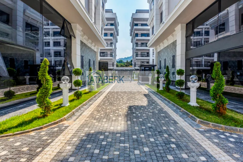 Dwupoziomowy penthouse 3+1 w Kargicaku — pod klucz, odpowiedni dla obywatelstwa 21 