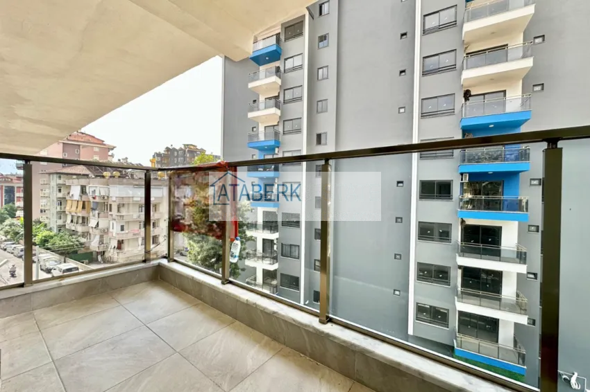 Kupuj  1+1 apartamenty z doskonałym wykończeniem w centrum Alanyi, plaża Kleopatra 17 