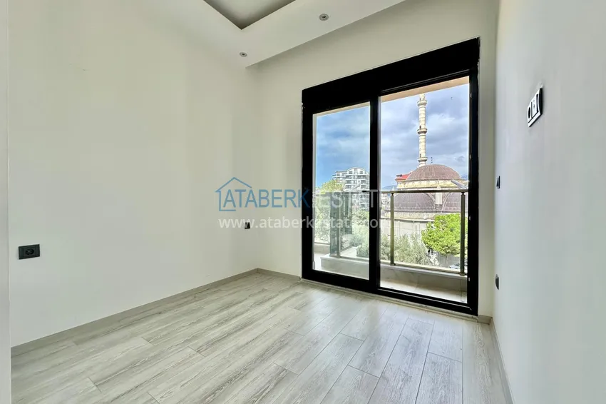 Kupuj  1+1 apartamenty z doskonałym wykończeniem w centrum Alanyi, plaża Kleopatra 5 