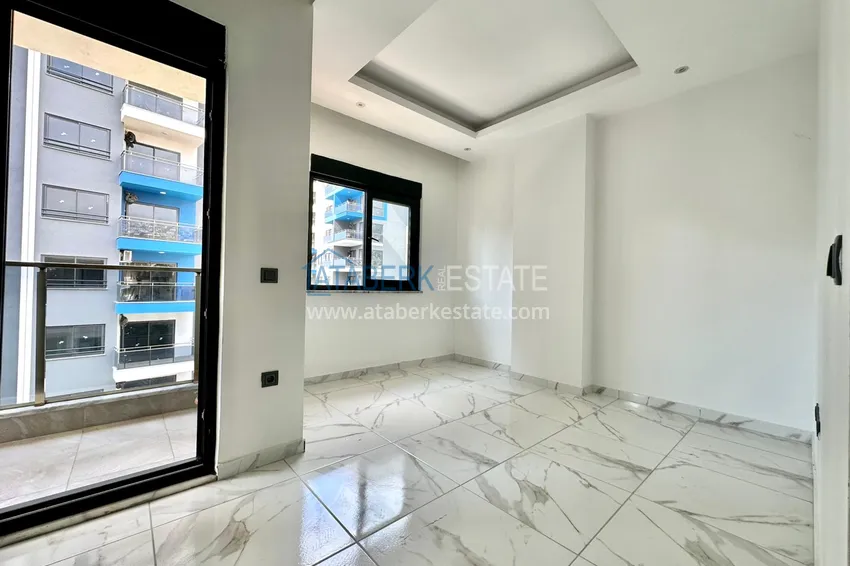 Kupuj  1+1 apartamenty z doskonałym wykończeniem w centrum Alanyi, plaża Kleopatra 12 
