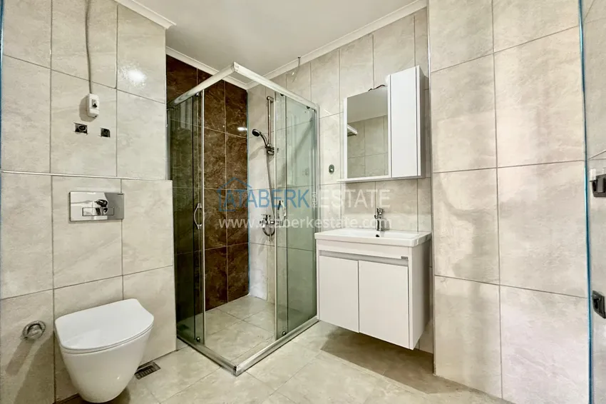Kupuj  1+1 apartamenty z doskonałym wykończeniem w centrum Alanyi, plaża Kleopatra 6 