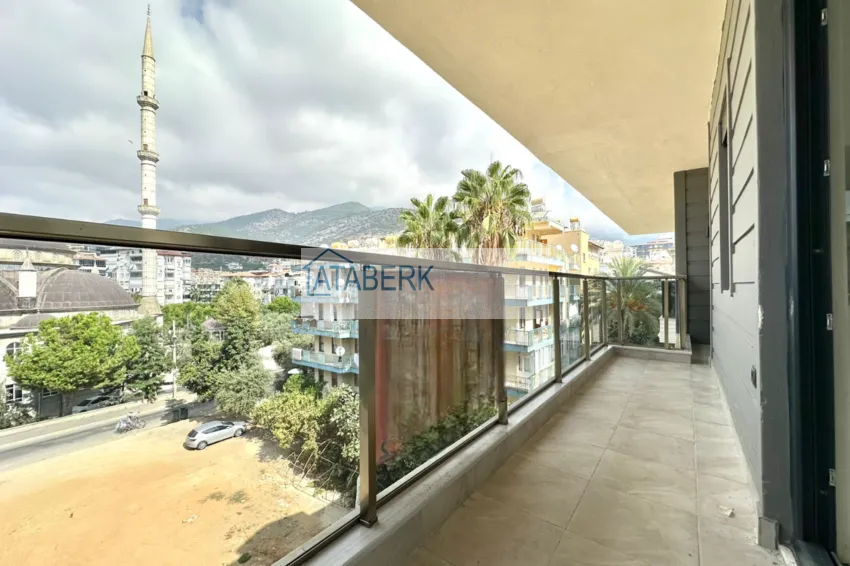Kupuj  1+1 apartamenty z doskonałym wykończeniem w centrum Alanyi, plaża Kleopatra 7 