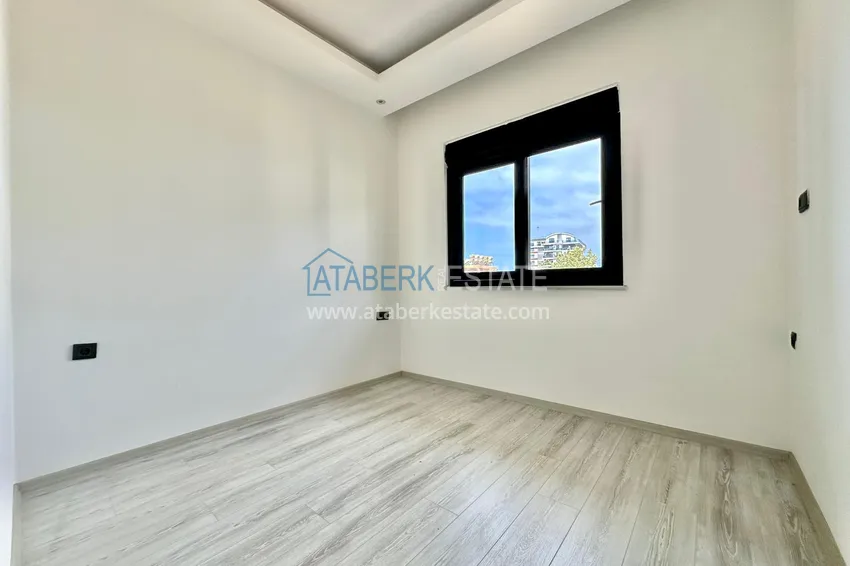 Kupuj  1+1 apartamenty z doskonałym wykończeniem w centrum Alanyi, plaża Kleopatra 14 