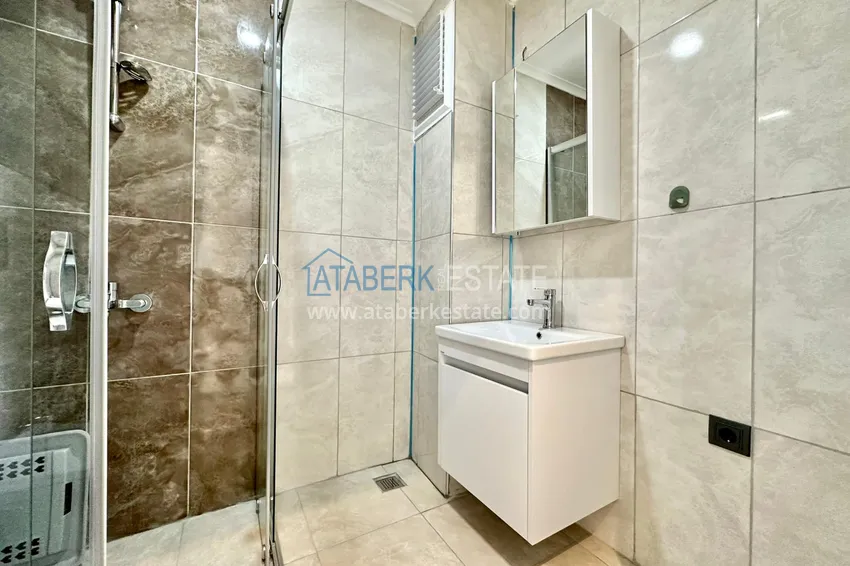 Kupuj  1+1 apartamenty z doskonałym wykończeniem w centrum Alanyi, plaża Kleopatra 15 