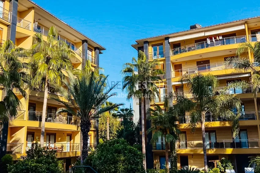 Apartament 3+1 przy plaży w centrum Alanyi, liniowy, umeblowany, opcja zezwolenia na pobyt 10 