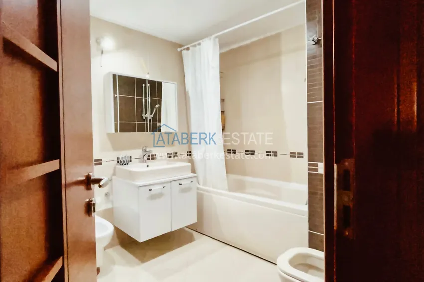 Kupuj  Apartament 3+1 przy plaży w centrum Alanyi, liniowy, umeblowany, opcja zezwolenia na pobyt 15 