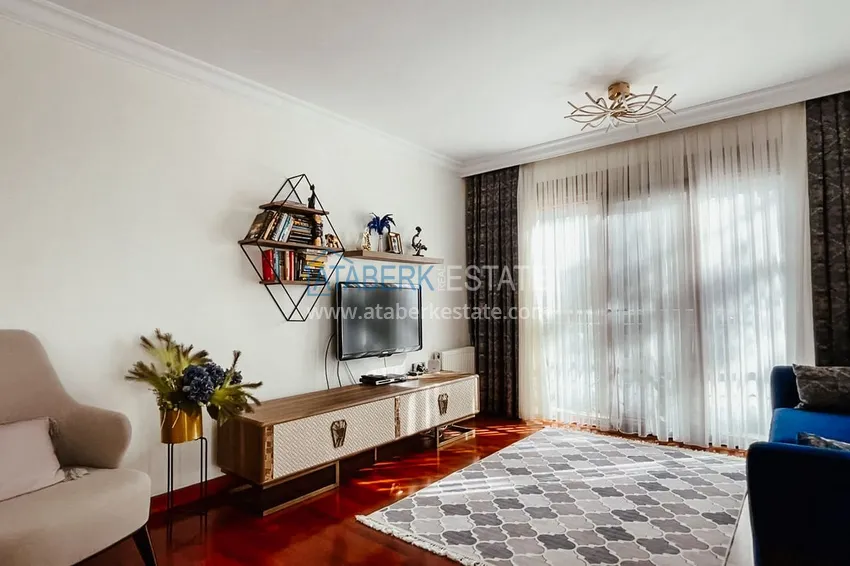 Kupuj  Apartament 3+1 przy plaży w centrum Alanyi, liniowy, umeblowany, opcja zezwolenia na pobyt 4 