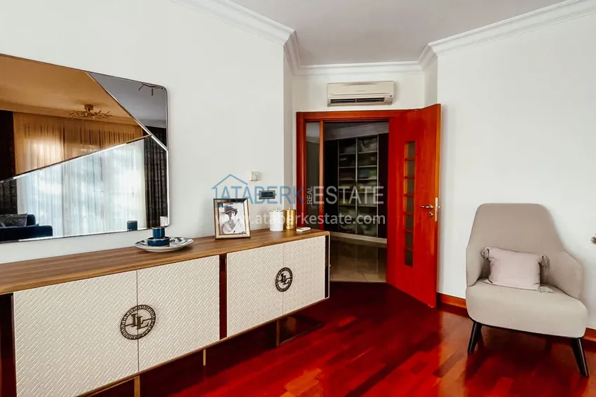 Kupuj  Apartament 3+1 przy plaży w centrum Alanyi, liniowy, umeblowany, opcja zezwolenia na pobyt 7 