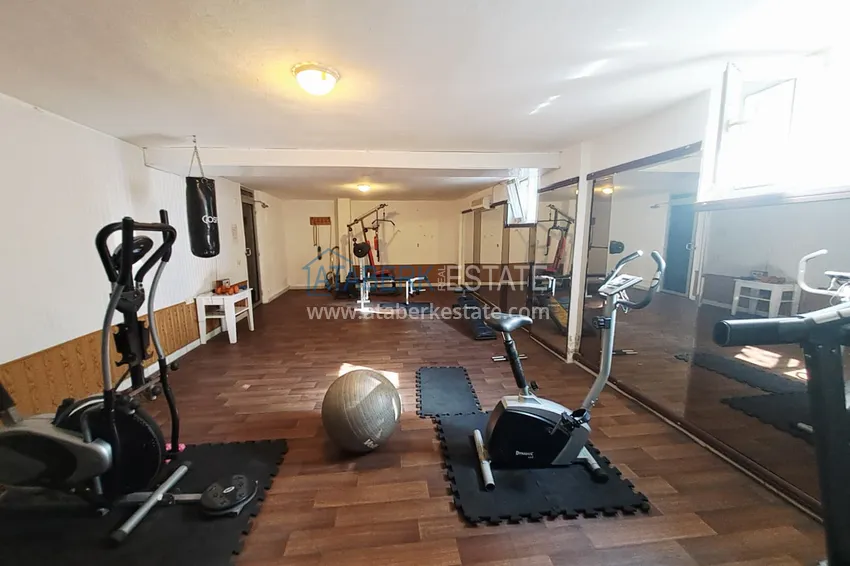 Apartament 2+1 w Alanyi, Oba — umeblowany, z dużym przeszklonym balkonem i dogodną lokalizacją 17 