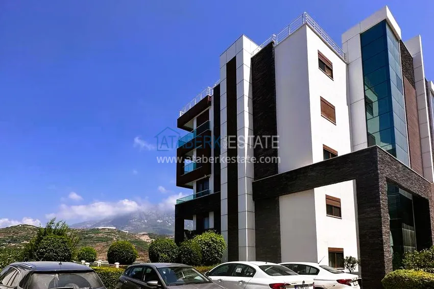 Apartament 2+1 z panoramicznym widokiem na morze i przyrodę w Mahmutlar — w kompleksie premium 2 