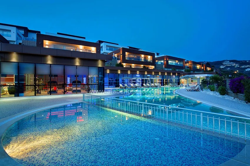 Elegancka willa 3+1 z panoramicznym widokiem na morze i góry w elitarnym kompleksie — Alanya, dzielnica Kargicak 12 