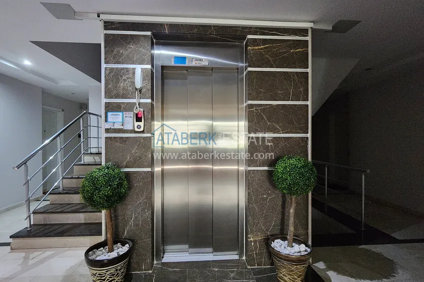 Dwupoziomowy penthouse 3+1 z meblami i przeszklonym balkonem w okolicy Oba. Nieruchomość na zezwolenie na pobyt  14 