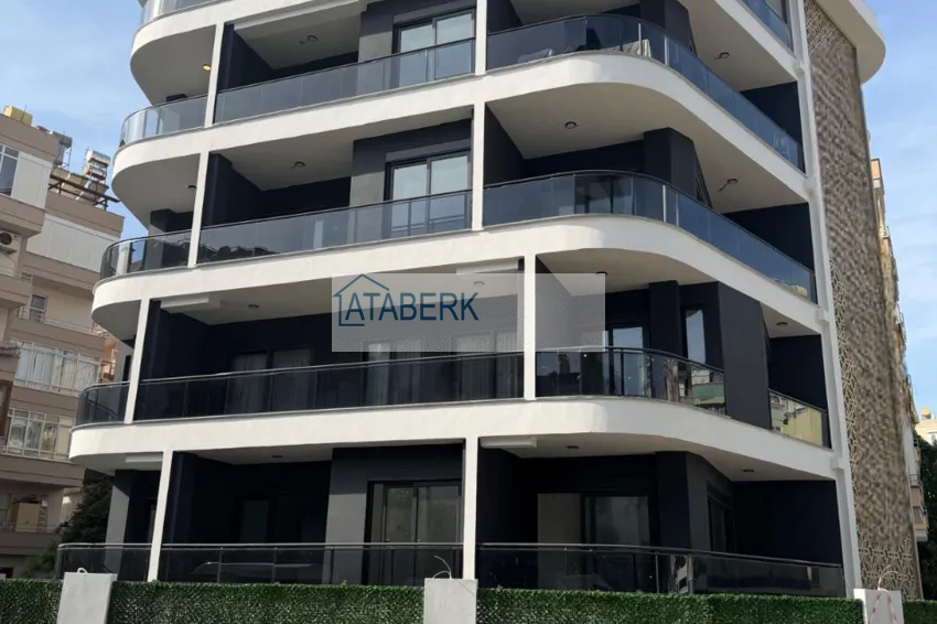 Apartament 2+1 z widokiem na fortecę w centrum Alanyi — Plaża Kleopatra 1 